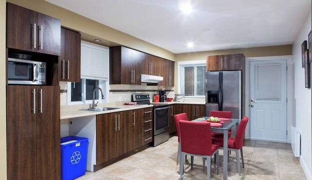 3-BEDROOM ALL-INCLUSIVE APARTMENT IN THE HEART OF EVERYTHING