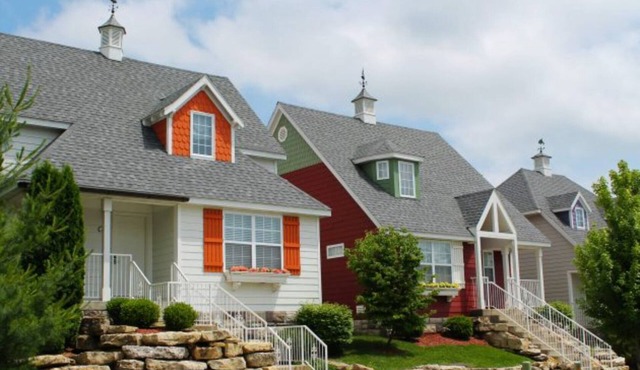 3 Bedroom Cottage, Sleeps 8, at Stormy Point Village, Branson!