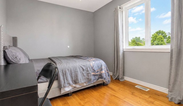 3-bedroom house in marvelous Mercier with cool AC