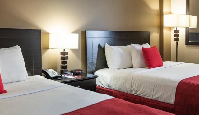 3 Clean & Modern Rooms – 5 Min Walk to Majors Homestyle Restaurant