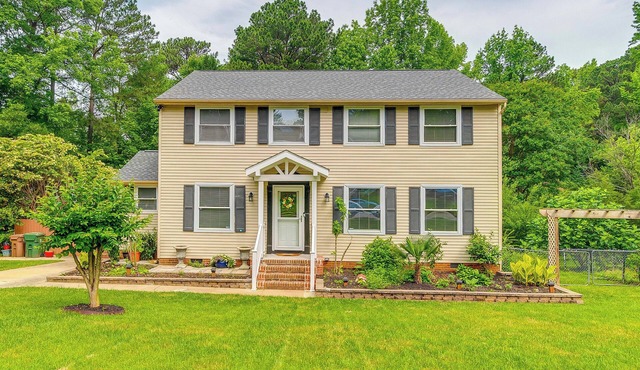 3 Mi to Dtwn Cary: Family Home w/Deck!
