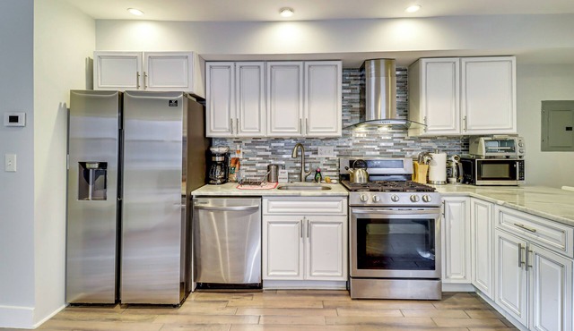 3 Mi to National Mall: DC Apt w/Fenced Yard