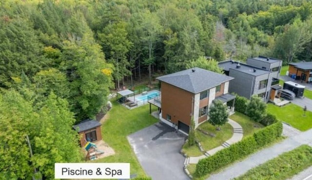 3 minutes from Mont Orford - Large House & Hot Tub