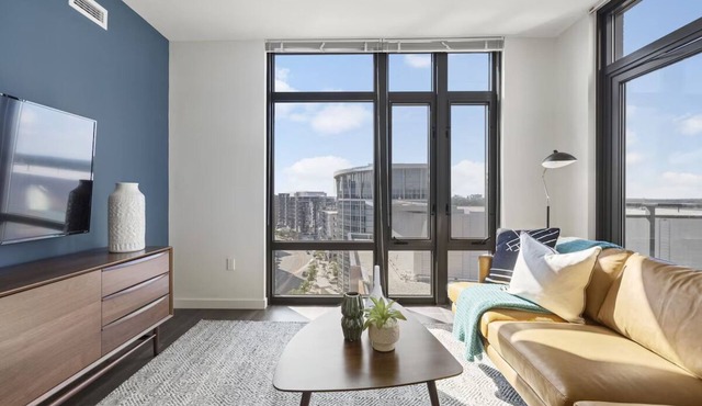 3 Units | Arlington Stay w/Kitchen & Balcony | Near Smithsonian Museums & Park
