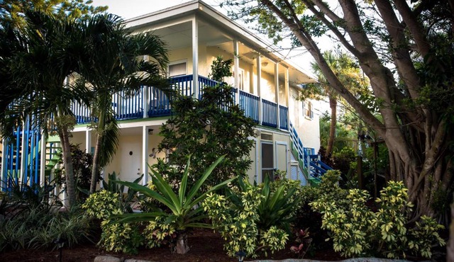 323 Canal Rd - Siesta Key Village Condo