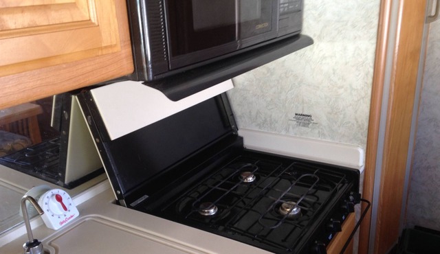 36’ Motorhome, beautifully equipped for your comfort and