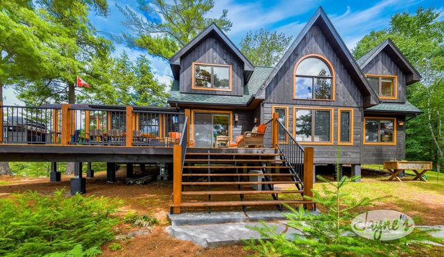 3bed 3bath cottage on Maple Lake! Incredible Sunsets! SW Exposure!