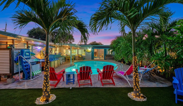 3br 2b Tropical Paradise HEATED POOL & Hot Tub 5min to the BEACH🏝