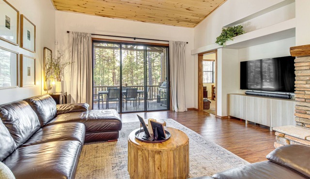 3BR Home w/Hot Tub, Grill & Wraparound Deck