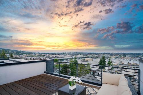 3BR Queen Anne House with Rooftop access