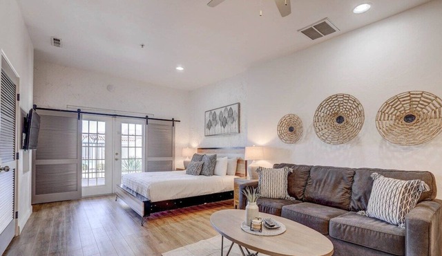 4 Amira WHITE · Relaxing Resort * REDUCED $ Heated Pool & Kitchen
