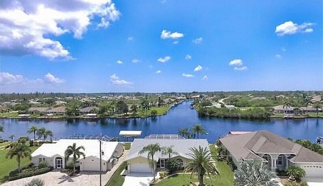 4 BDRM 2.5 BATH Villa W/SPECTACULAR Views of LARGE Waterway Heated Pool -Dock