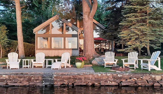 4 bed 2 bath cottage on Lake Muskoka