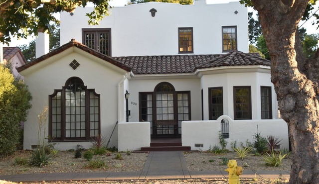4 bed 3 bath house in wine area near SF. Walk to town. Dog friendly PLV120240032