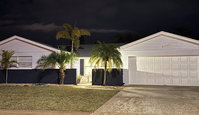 4 Bedroom House Centrally Located on Merritt Island - Convenient to Space Center & Cocoa Beach!