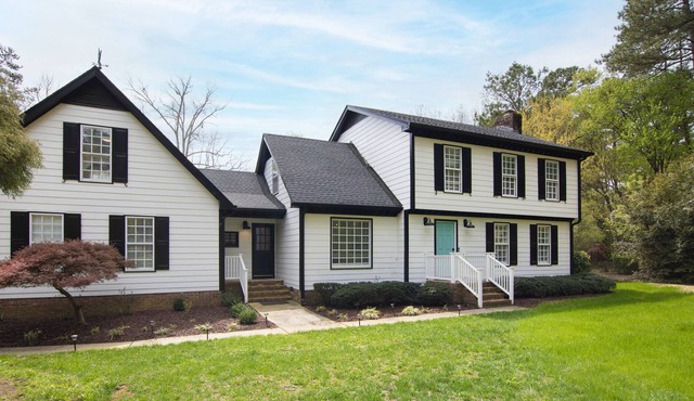 4 Bedroom Raleigh Oasis with backyard, Pool, bonus room and garage games galore!
