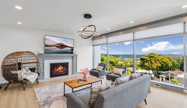 4 Beds Top Floor House with Lake & Mountain Views