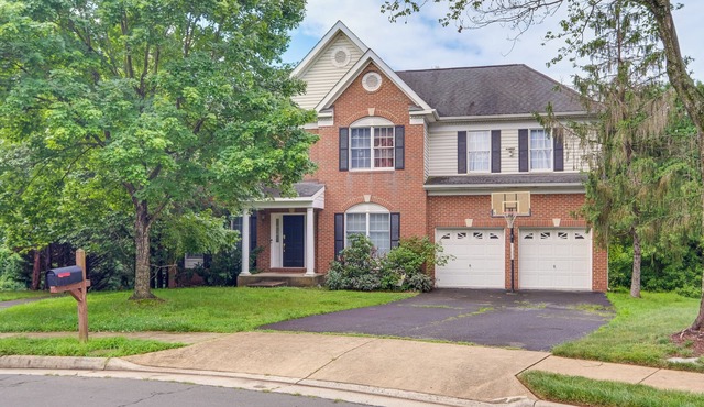 4 Mi to Dulles Airport: Spacious D.C. Area Home
