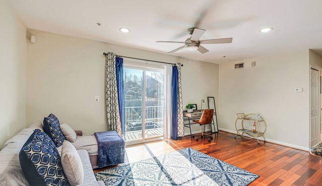 4 Mi to Nationals Park: DC Condo w/Balcony!