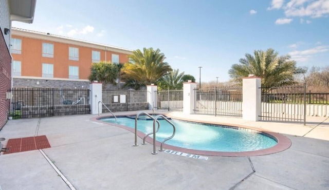 4 Relaxing Rooms Near Tourist Spots | Seasonal Outdoor Pool