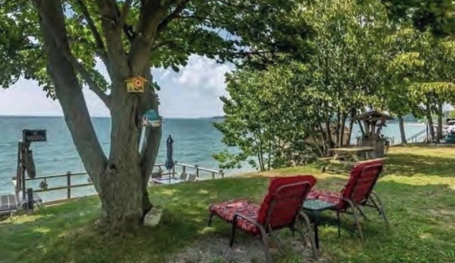 4 season fully furnished cottage, hottub, fire pits and outstanding views!