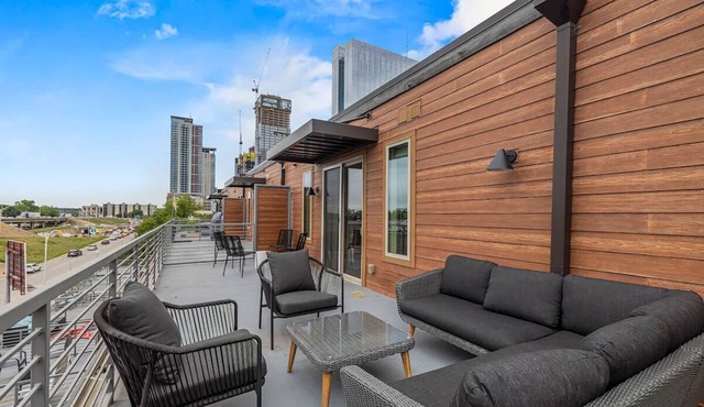 4 Units | Spacious Unit w/Modern Amenities | Extended Stay Travelers