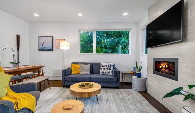 4313 Fremont · 3b2.5b Fremont Gem w/Seattle Skyline & Lake View