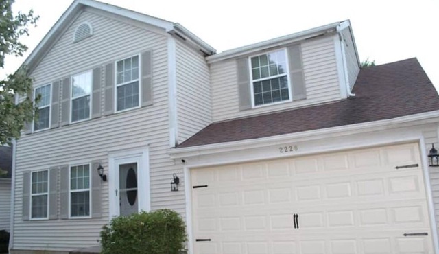 4BR, 2.5bth, 2CG & Fenced backyard in serene neighborhood