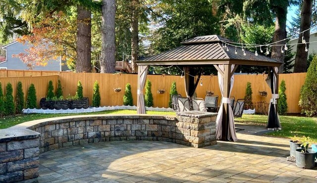 4BR Luxurious Home, Backyard + Gazebo + Jacuzzi