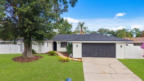 4BR Pool HVilla in Quiet Cul-de-Sac Orlando Getaway