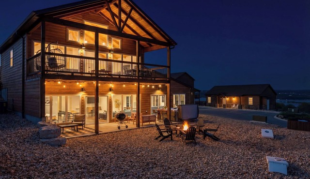 5 Bd | 7 Bth | Private Indoor Pool | Hot Tub | Ping Pong | Foosball | Firepit