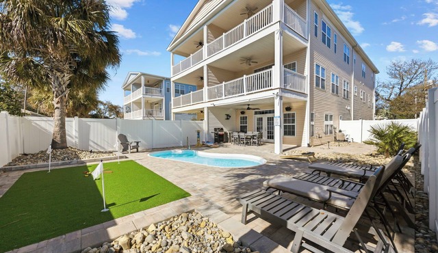 5 Bdrm Home w/Epic Gameroom, Pool, Put put, 7 Bds