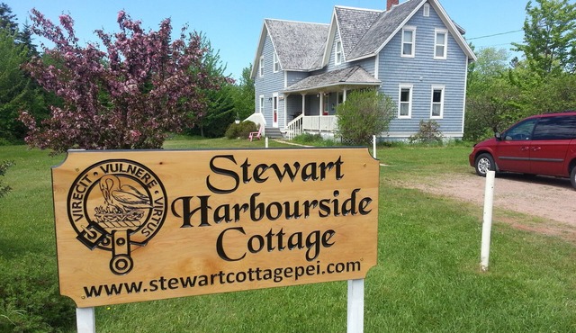 5 bedroom cottage - sleeps 10, near the beach - West point PEI