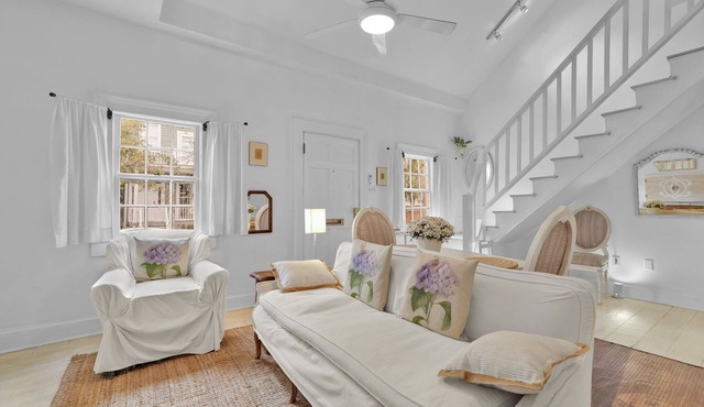 535 E. Gordon St.: 1 BR, 2 BA Cottage in Savannah, Sleeps 2