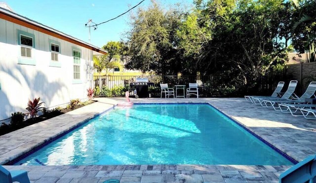 562 Shady Palm Cottage | New Pool | Mins 2 Beaches