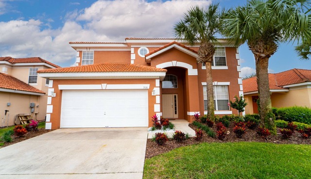 6 Bed, 5 Bath Villa with South Facing Pool, located close to Disney & Universal