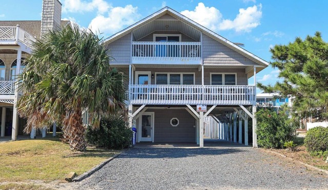 6-bedroom cottage in wonderful Ocean Isle Beach, 2 min walk to the Beach!