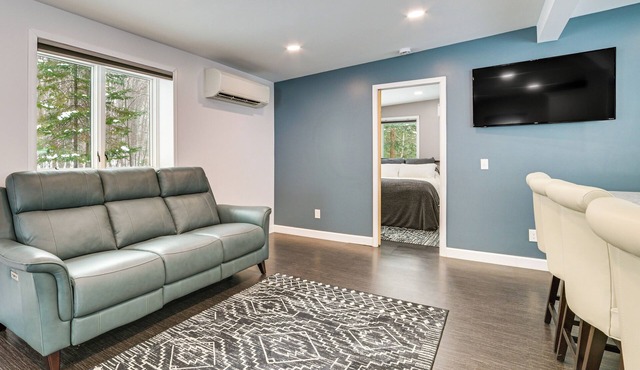 6 Mi to Boyne Mtn: Cozy & Private Couple's Cottage