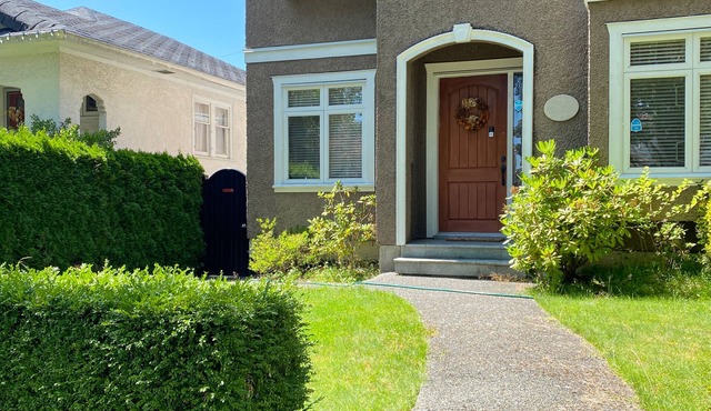650-Sf private entrance cozy near airport-Marine Gateway, Langara, UBC downtown