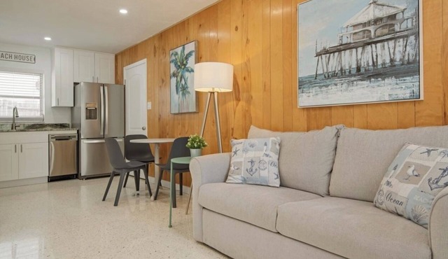 6A New! Renovated 1/1 at Coastal Cottages!