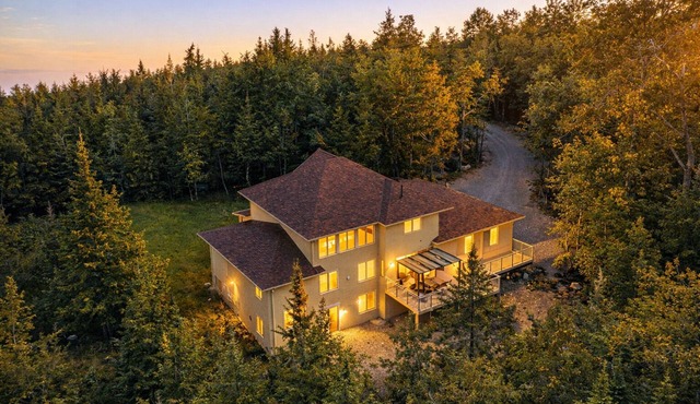 7-Bedroom Family Retreat Golf Simulator Hot Tub Game Room Near Tobermory