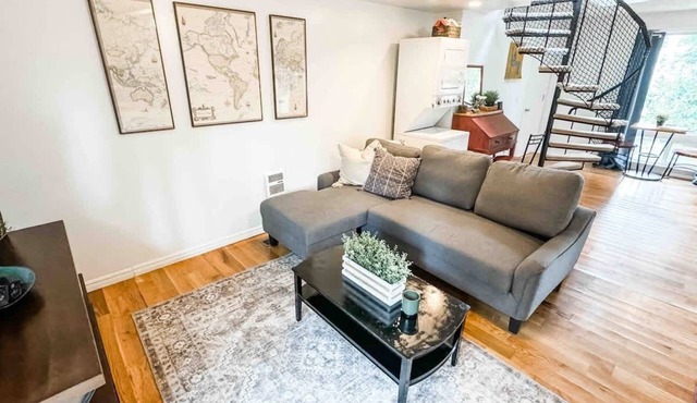 7406A - Loft 1 Bed · Convenient & Cozy Kirkland Apartment