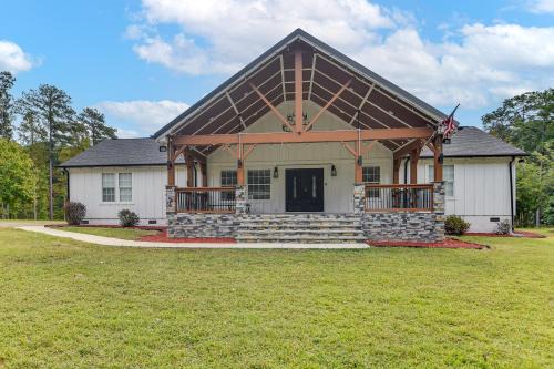 8 Mi to Jordan Lake: Spacious New Hill Home