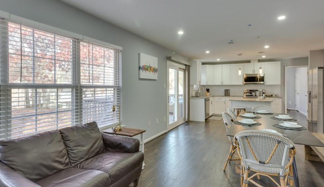 8 Mi to National Mall: Quiet Cheverly Apt