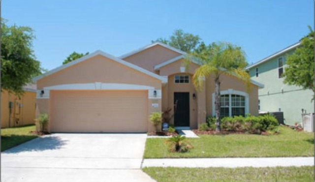 A 4 bedroom villa in Davenport with its own private pool