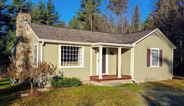 A Cozy, Dog-Friendly Cottage—Fenced Yard, Endless Year Round Adventures