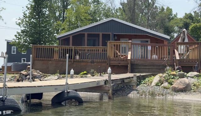 A cozy riverfront cottage, Grandfather’s Landing cottage provides it all!