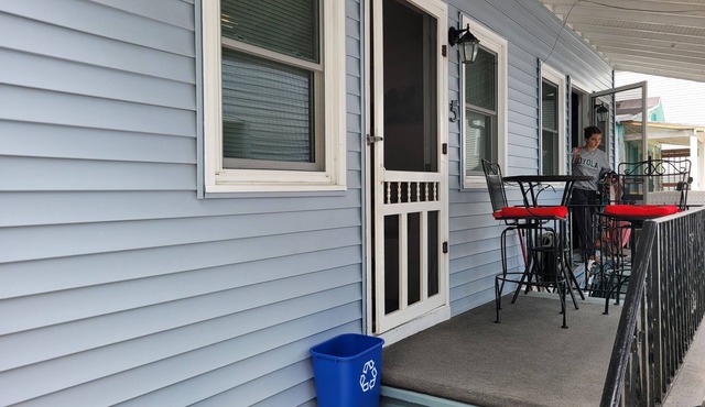 A family friendly Beach cottage located a block from beach and boardwalk!!!