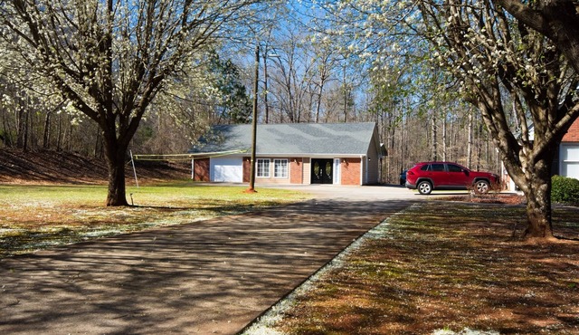 A Peaceful Hidden Treasure in Oxford, GA Entire 2 bedroom Guesthouse