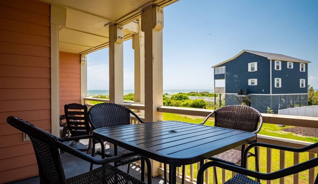A Pelican's Paradise: Condo with Community Pool and Ocean Views